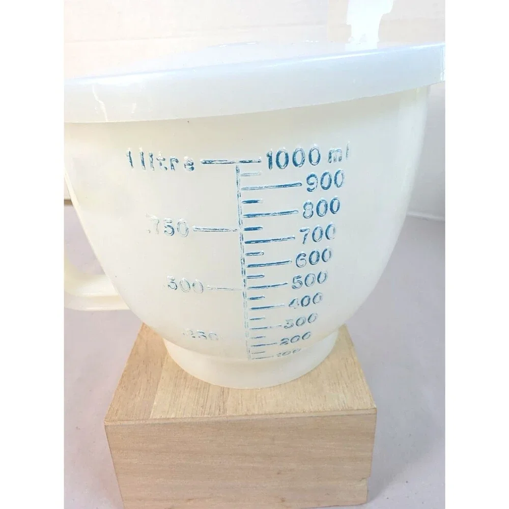 Vintage Tupperware 4 Cup Measuring Pitcher Red Blue 1288 w/Lid Mix N Stor